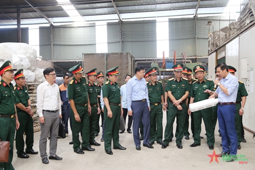 Khảo sát tình hình thực hiện Nghị quyết Trung ương 8 (khóa XI) tại tỉnh Phú Thọ